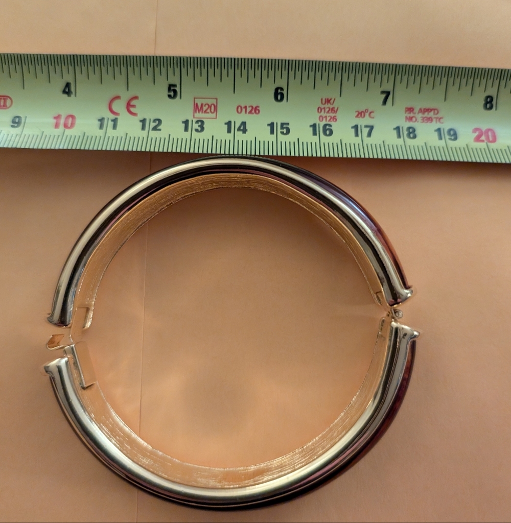 Joan Rivers Bangle Bracelet - Picture 7 of 8